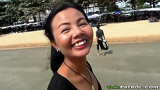 Sexet Thai Sild Udvalgt op på Strand og Fucked Første Personer Synsvinkel
