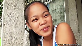 Rampete asiatisk tenåring has her stram fitte kremet by turist