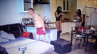 .. giovane coppia che fa film porno amatoriale a casa ..